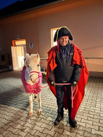 dd04a618-6b56-494f-b65a-7692712a0e1a