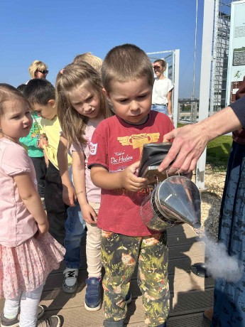 add731a9-9cd2-4ae8-81db-0c7f538a0946