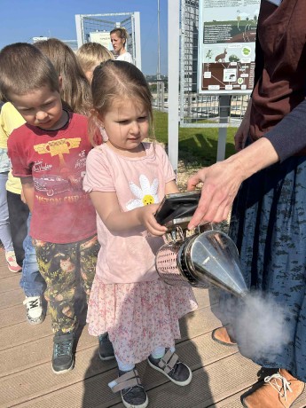 2db05619-befd-43e0-8df0-25324dfb1790