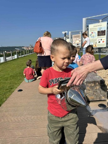 f4090a3e-0731-4c8c-9621-d3a6c0ec667e