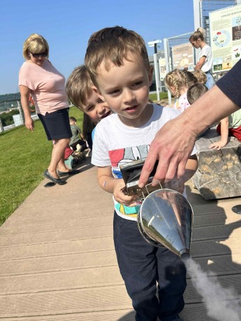 915a9e4c-f460-47f2-94ce-e253584ea9bc