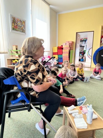 61d5f563-6eeb-4e73-b99f-a720d829333e