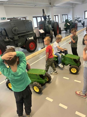 51150980-e55a-42a4-8d7a-677ff4b3aacb