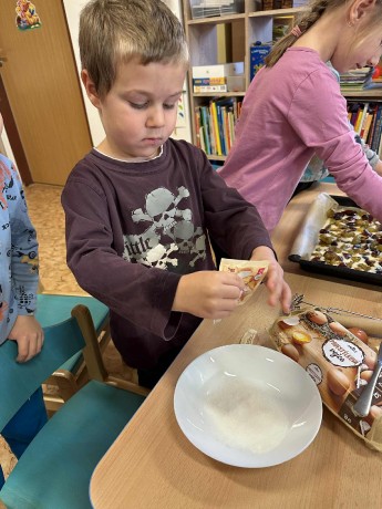 8a98deff-2e4a-4457-9aca-d29b7a64f4fb