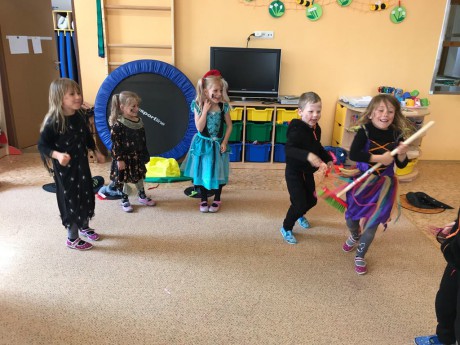 58373190_571121306711248_5538842764688490496_n